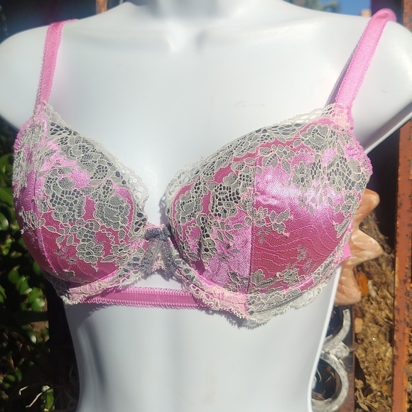 Victoria's Secret Other - Victoria's Secret Pretty And Pink Lacey Bra 32d